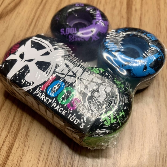 Bones multi-colour skateboard wheels - Picture 2 of 3